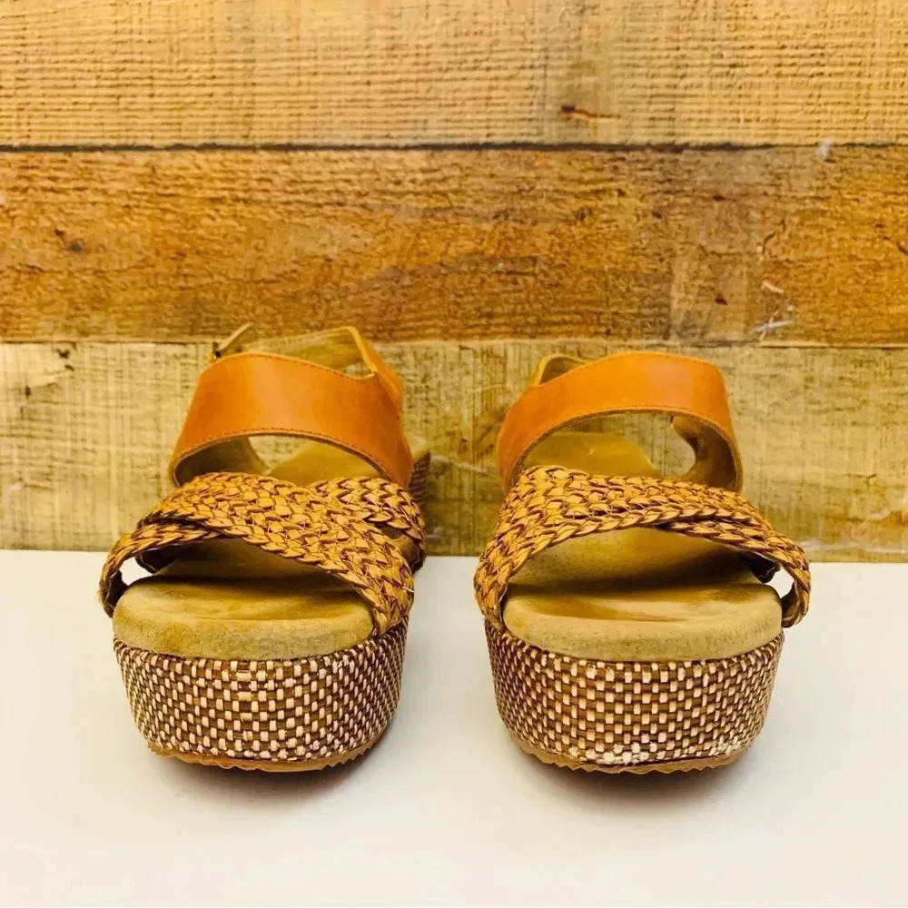 Very Volatile Wedged Sandals - Picture 4 of 6